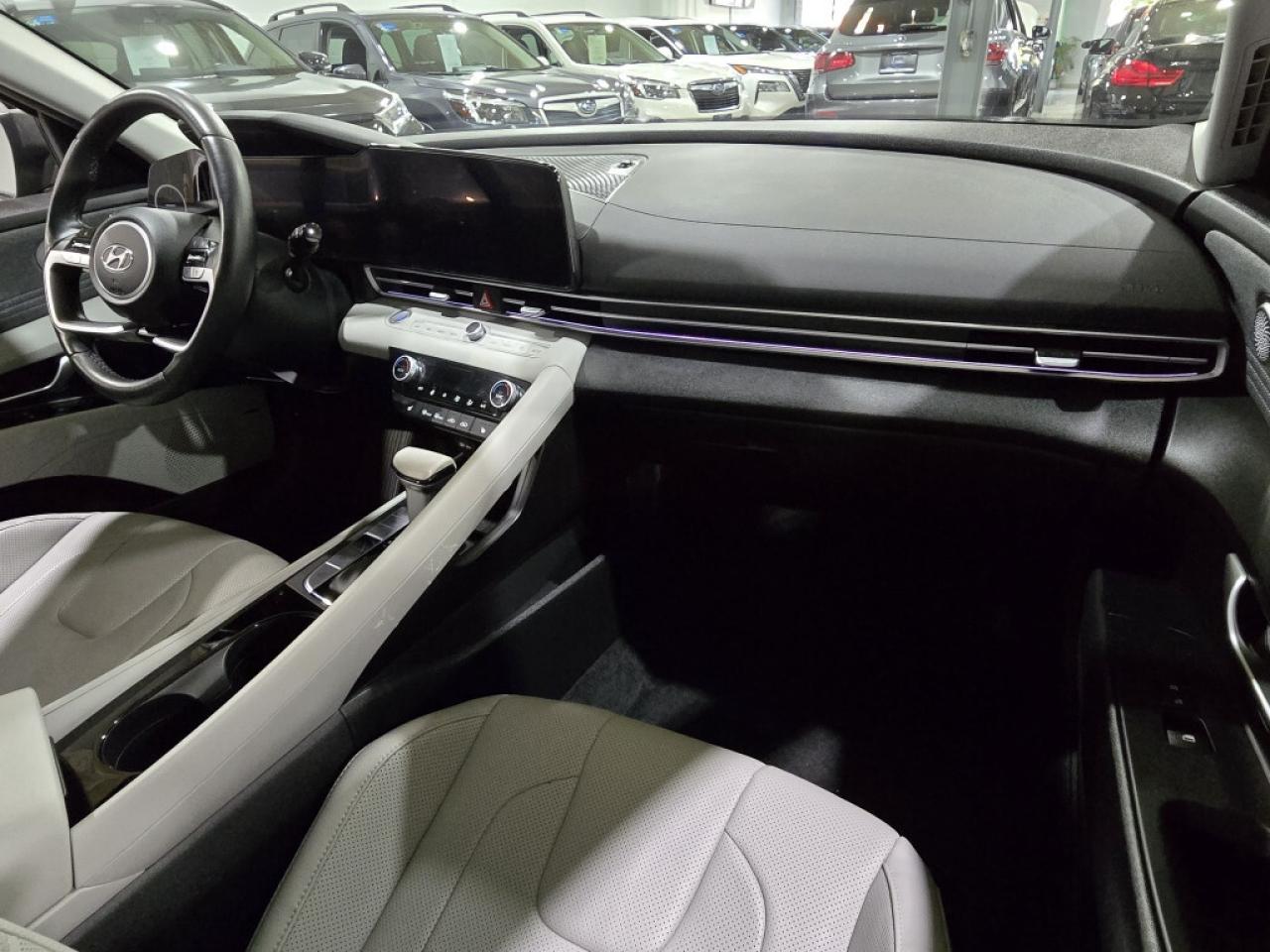 2023 Hyundai Elantra Luxury PKG No Accidents 2 Tone Leather & Sunroof R Photo