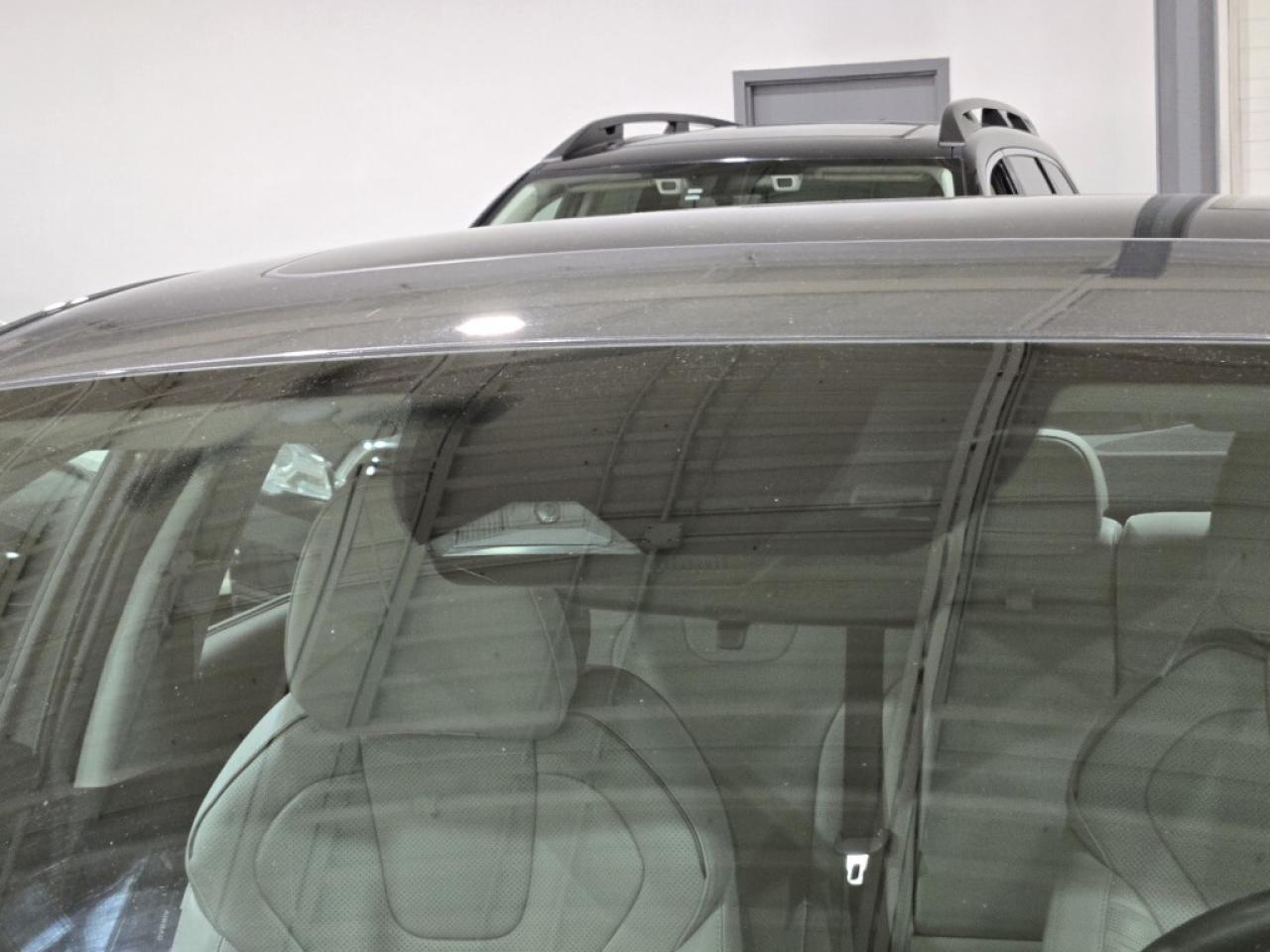 2023 Hyundai Elantra Luxury PKG No Accidents 2 Tone Leather & Sunroof R Photo