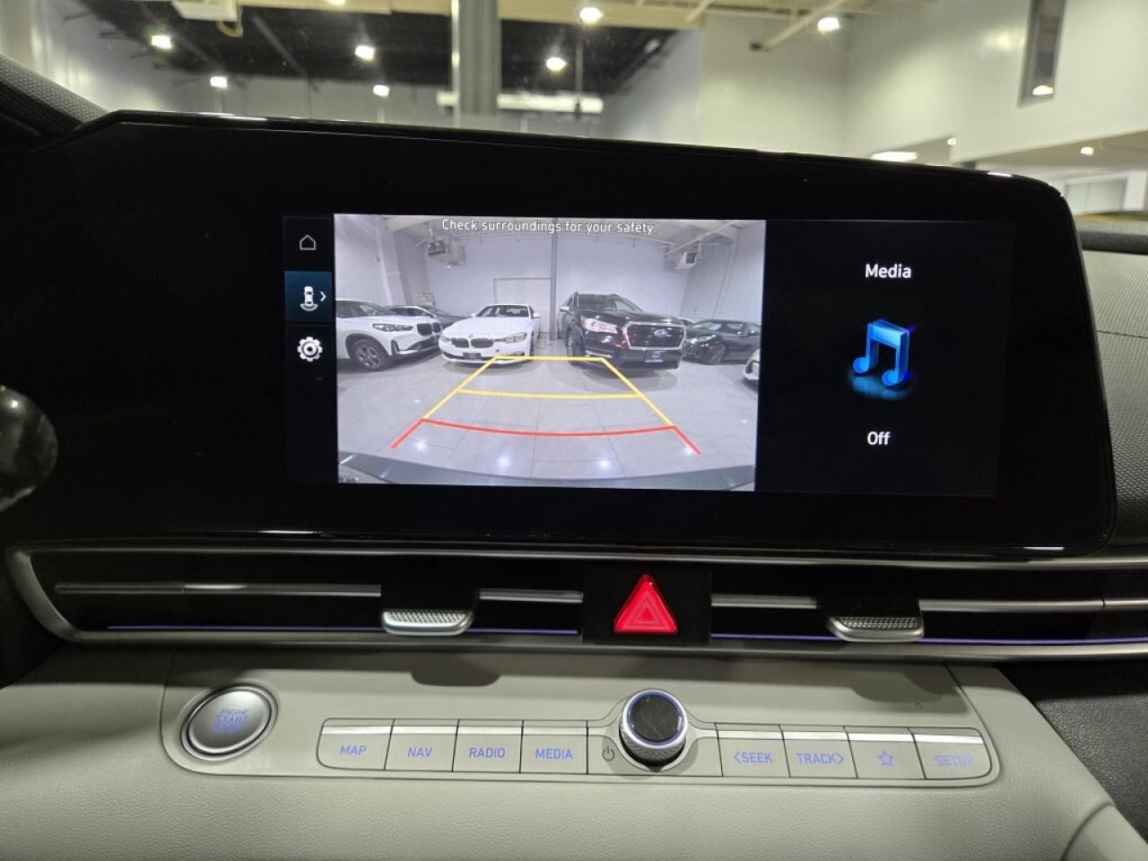 2023 Hyundai Elantra Luxury PKG No Accidents 2 Tone Leather & Sunroof R Photo