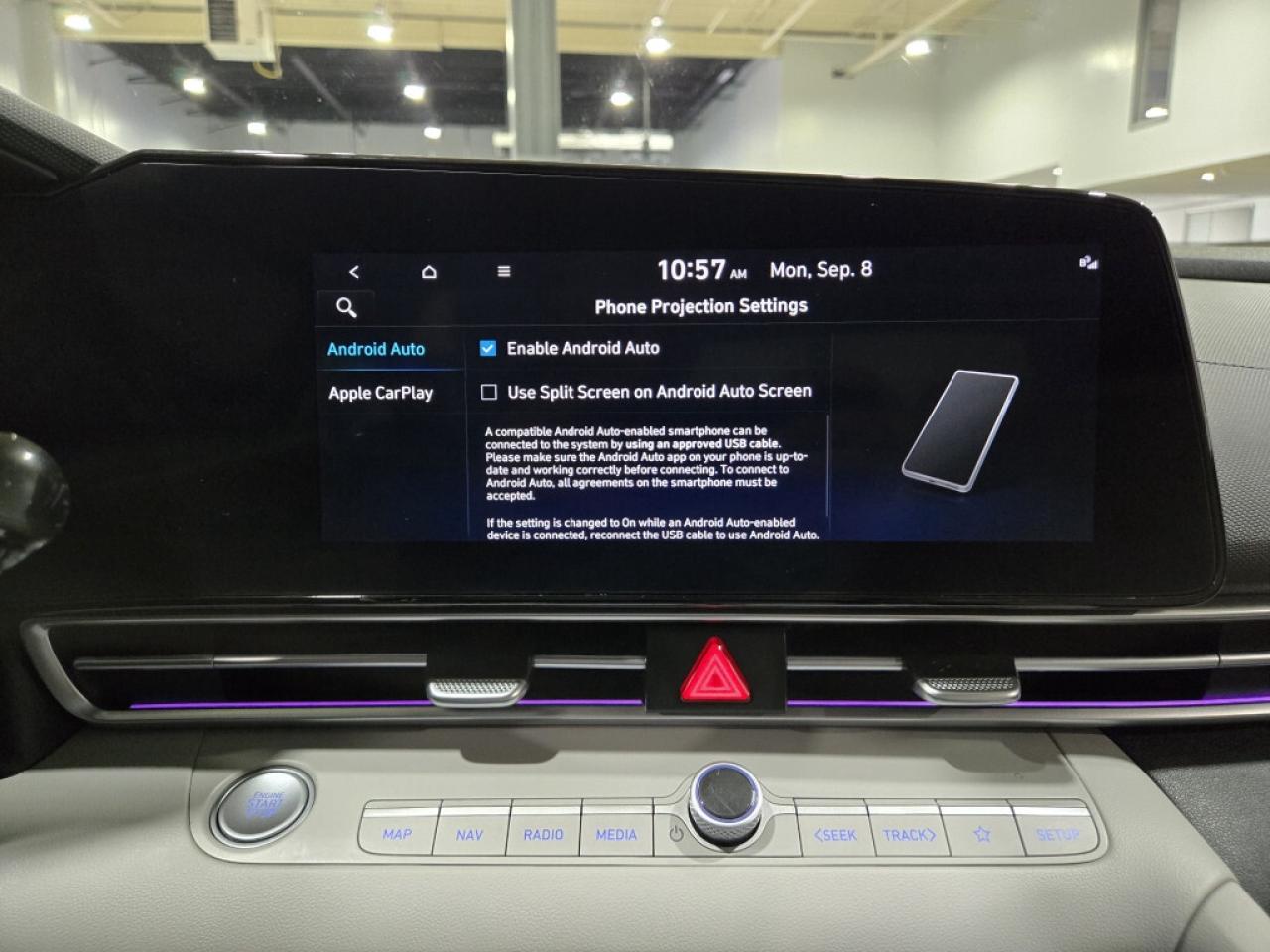 2023 Hyundai Elantra Luxury PKG No Accidents 2 Tone Leather & Sunroof R Photo