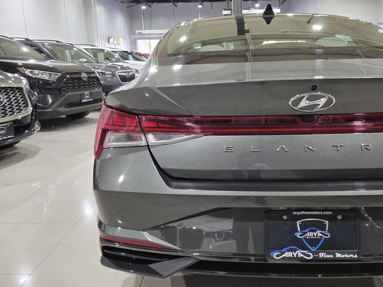 2023 Hyundai Elantra Luxury PKG No Accidents 2 Tone Leather & Sunroof R Photo