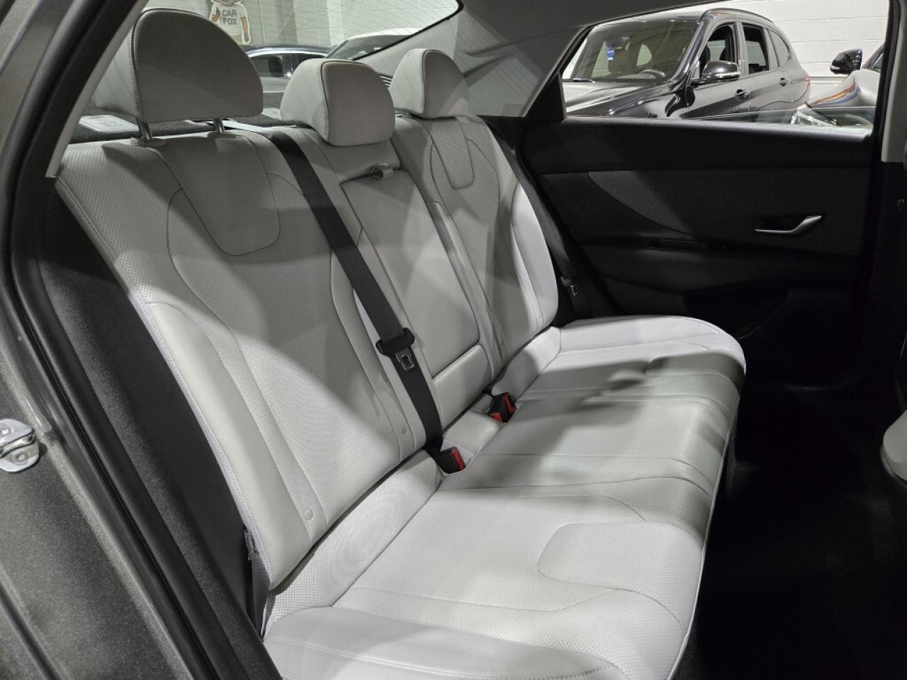 2023 Hyundai Elantra Luxury PKG No Accidents 2 Tone Leather & Sunroof R Photo