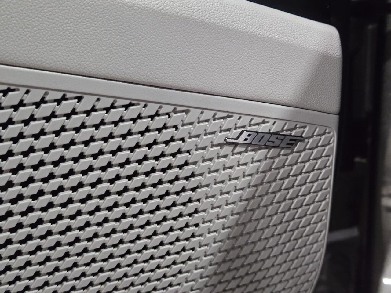 2023 Hyundai Elantra Luxury PKG No Accidents 2 Tone Leather & Sunroof R Photo