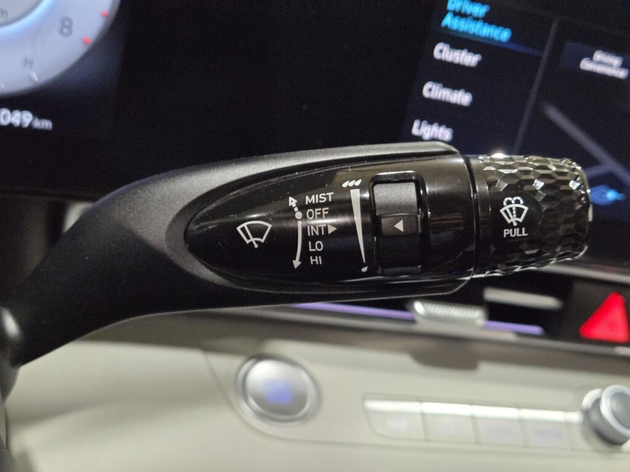 2023 Hyundai Elantra Luxury PKG No Accidents 2 Tone Leather & Sunroof R Photo