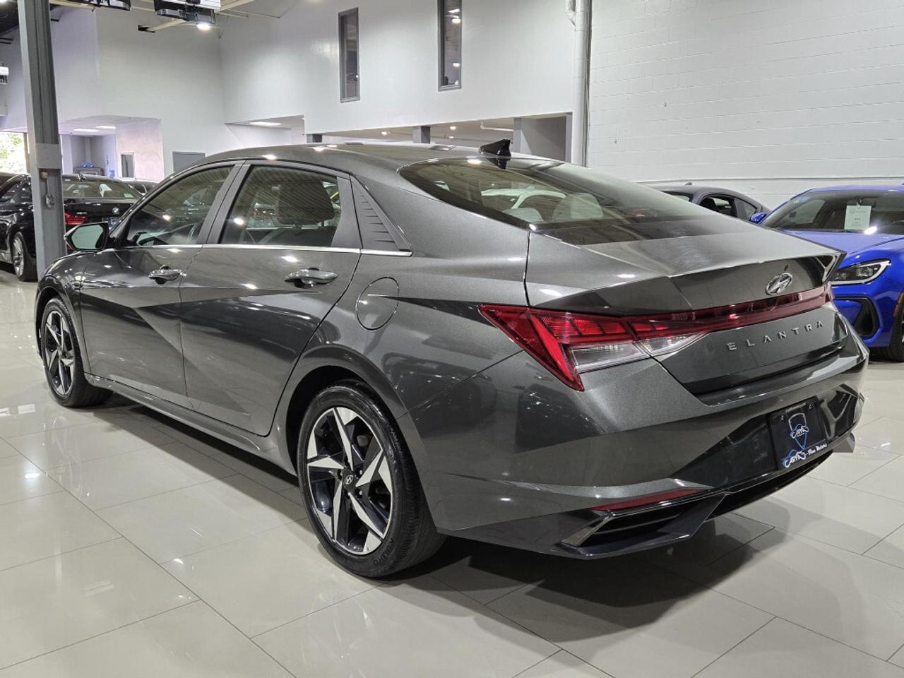 2023 Hyundai Elantra Luxury PKG No Accidents 2 Tone Leather & Sunroof R Photo4