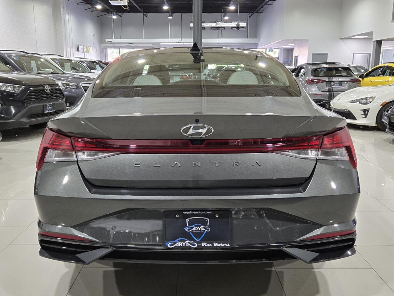 2023 Hyundai Elantra Luxury PKG No Accidents 2 Tone Leather & Sunroof R Photo