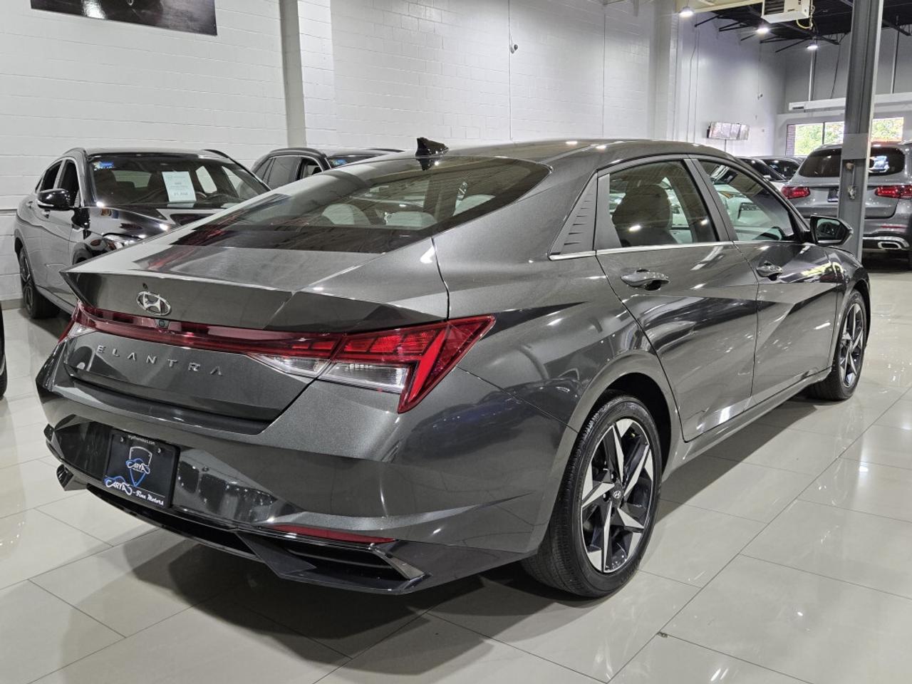 2023 Hyundai Elantra Luxury PKG No Accidents 2 Tone Leather & Sunroof R Photo