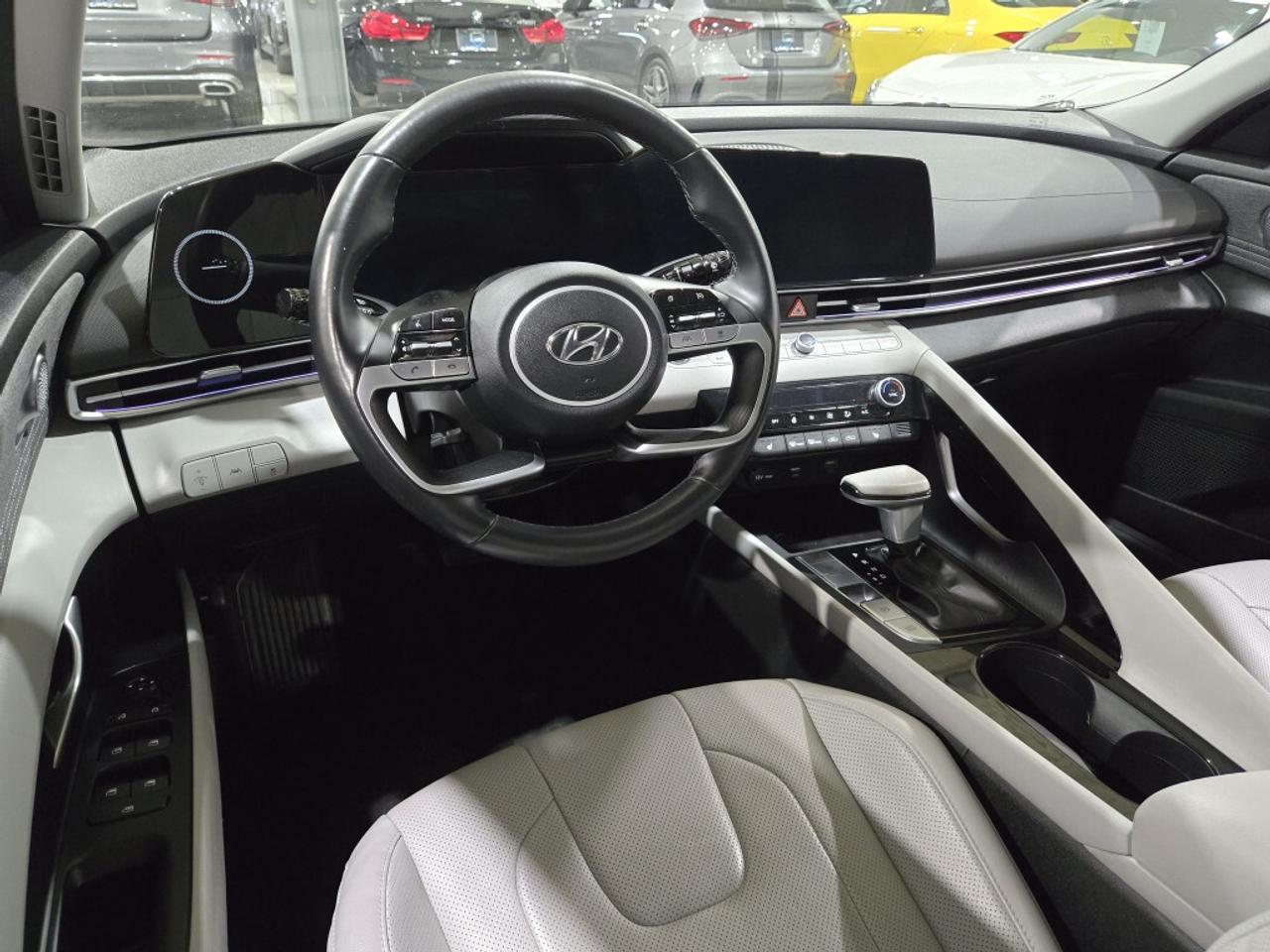 2023 Hyundai Elantra Luxury PKG No Accidents 2 Tone Leather & Sunroof R Photo