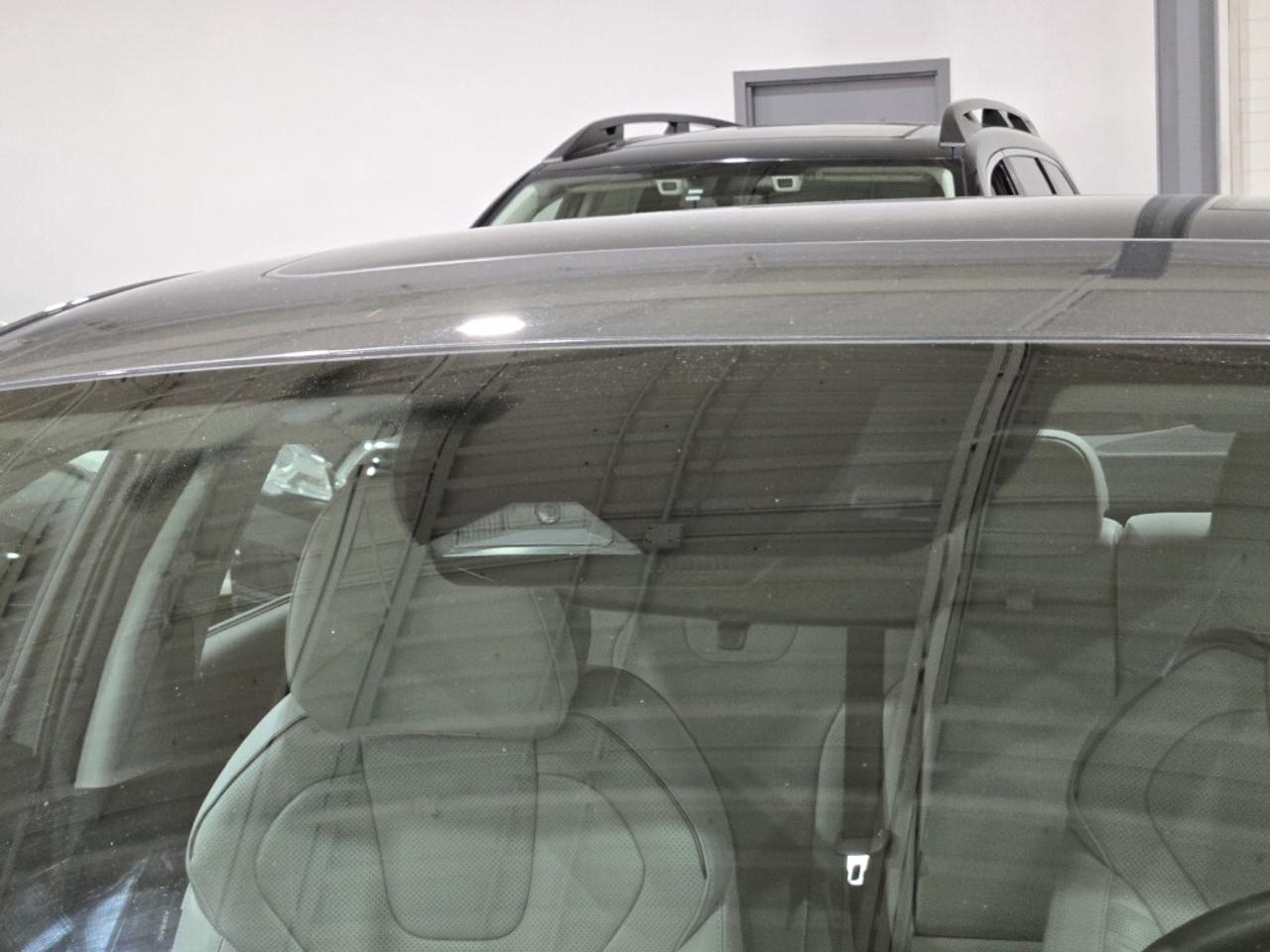 2023 Hyundai Elantra Luxury PKG No Accidents 2 Tone Leather & Sunroof R Photo