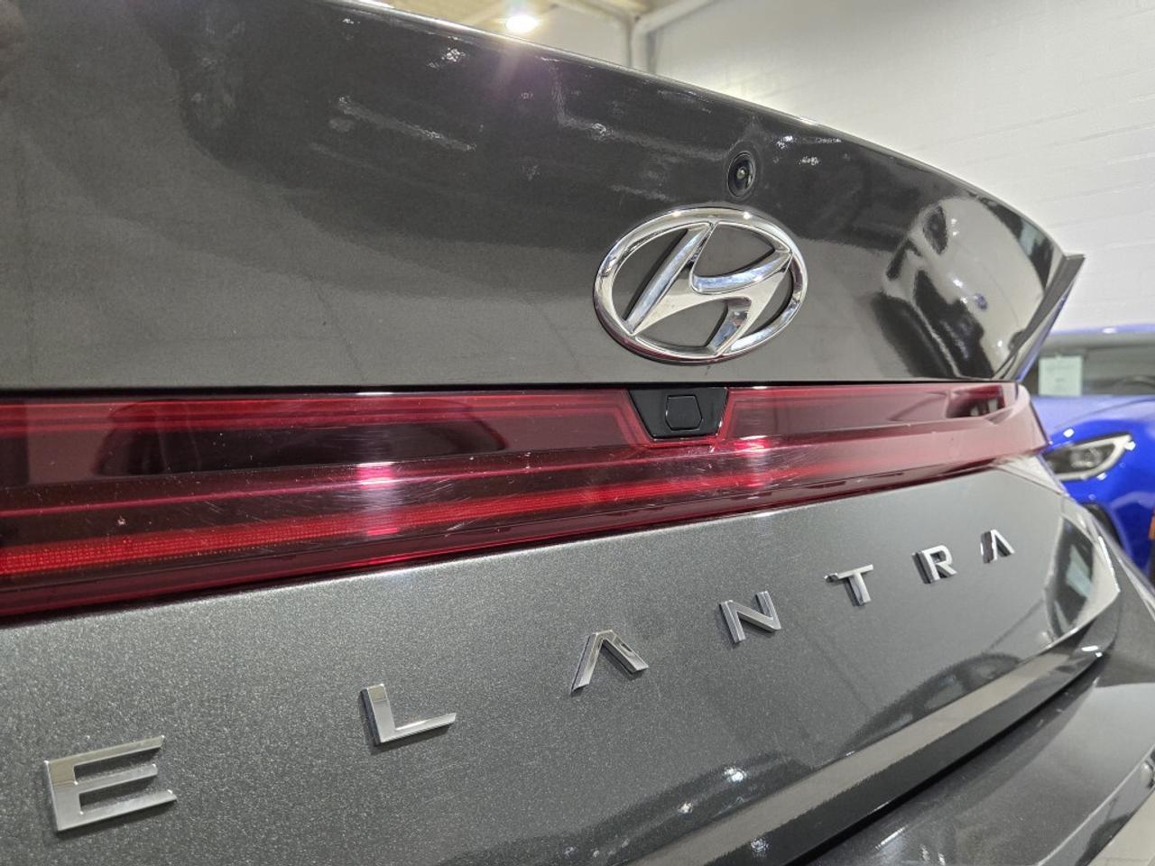 2023 Hyundai Elantra Luxury PKG No Accidents 2 Tone Leather & Sunroof R Photo