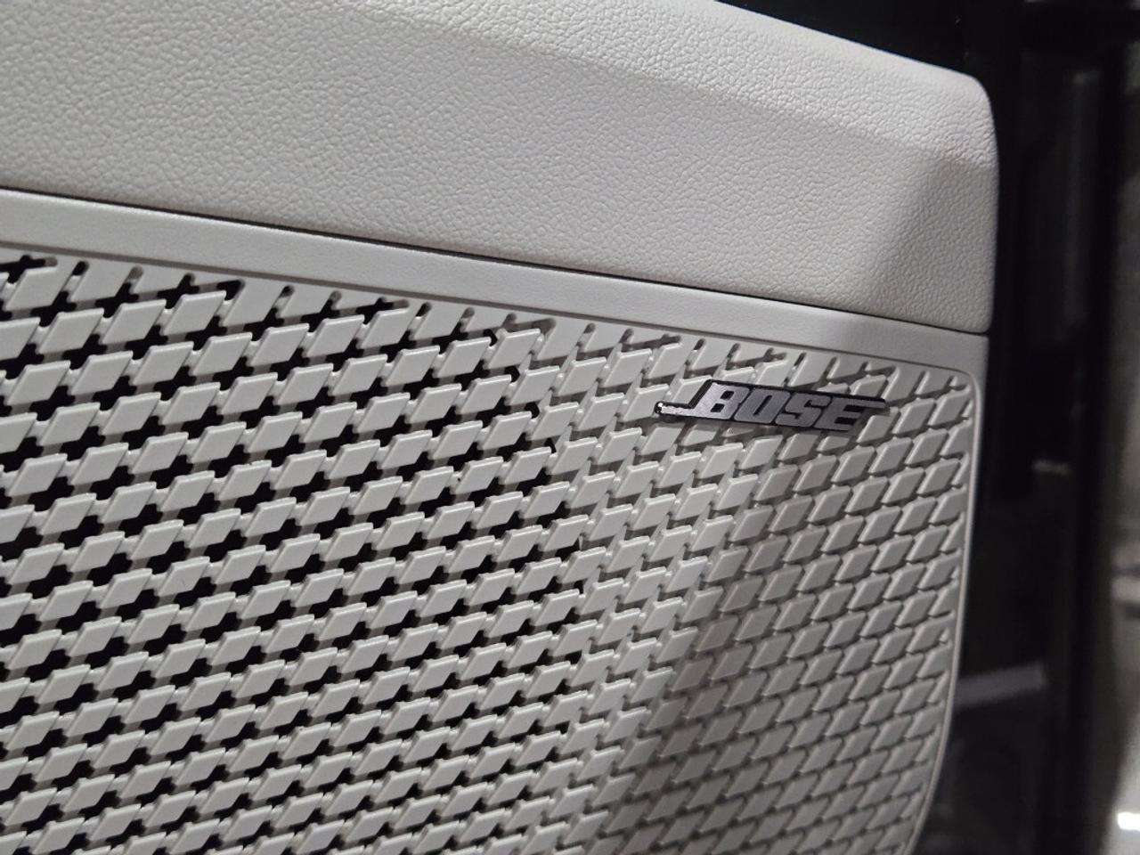 2023 Hyundai Elantra Luxury PKG No Accidents 2 Tone Leather & Sunroof R Photo