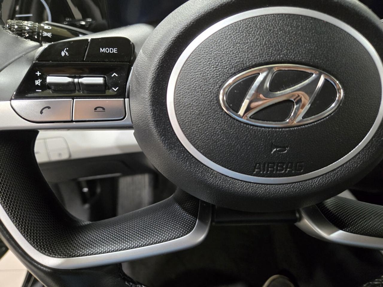 2023 Hyundai Elantra Luxury PKG No Accidents 2 Tone Leather & Sunroof R Photo