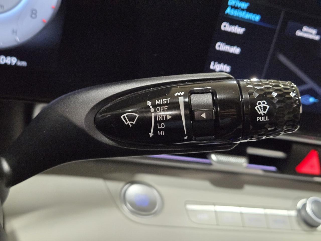 2023 Hyundai Elantra Luxury PKG No Accidents 2 Tone Leather & Sunroof R Photo