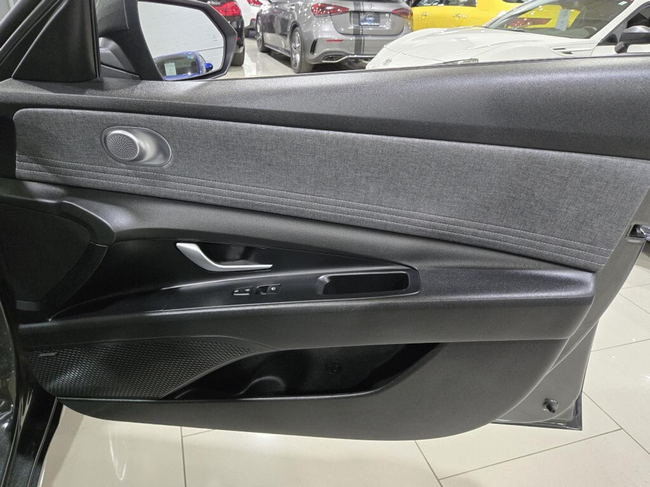 2023 Hyundai Elantra Luxury PKG No Accidents 2 Tone Leather & Sunroof R Photo