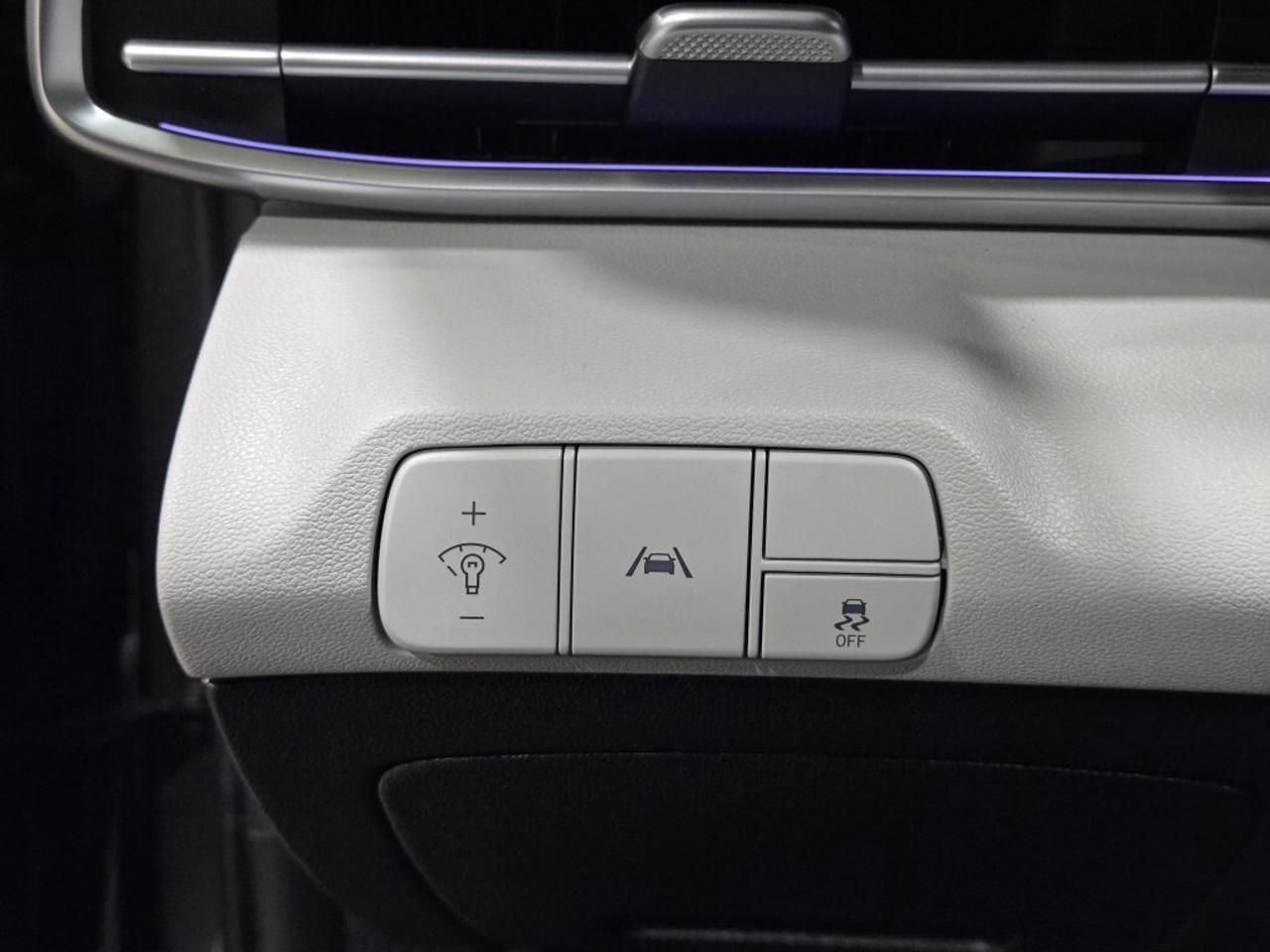 2023 Hyundai Elantra Luxury PKG No Accidents 2 Tone Leather & Sunroof R Photo