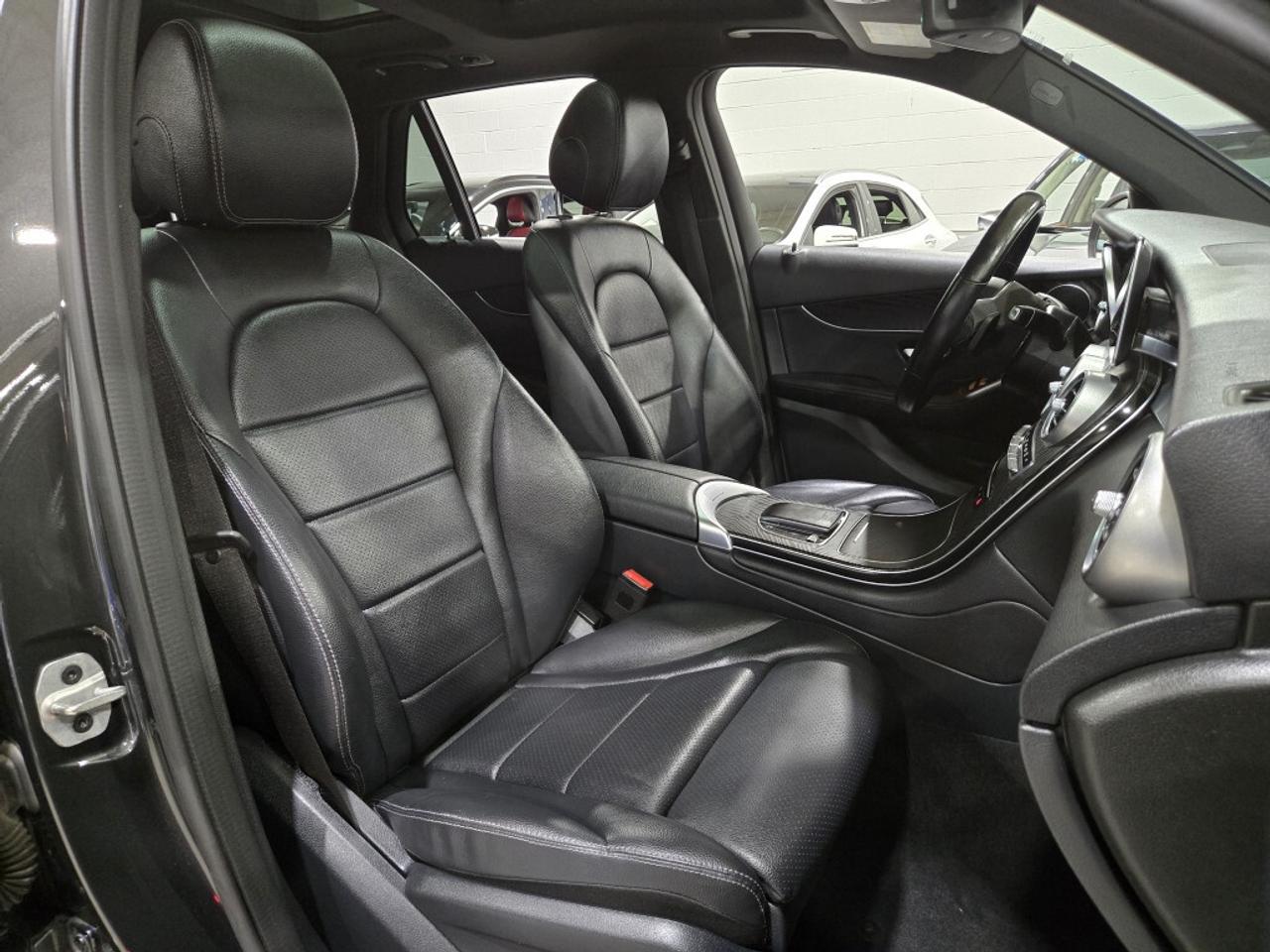 2021 Mercedes-Benz GLC-Class 300 4MATIC No Accidents AMG PKG 360 Cam Photo