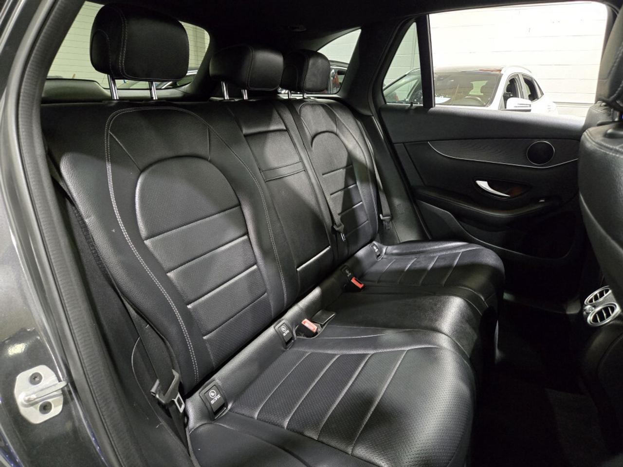 2021 Mercedes-Benz GLC-Class 300 4MATIC No Accidents AMG PKG 360 Cam Photo