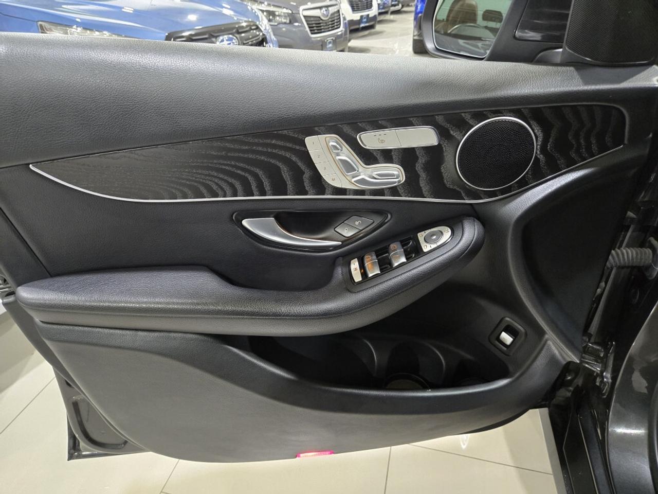 2021 Mercedes-Benz GLC-Class 300 4MATIC No Accidents AMG PKG 360 Cam Photo