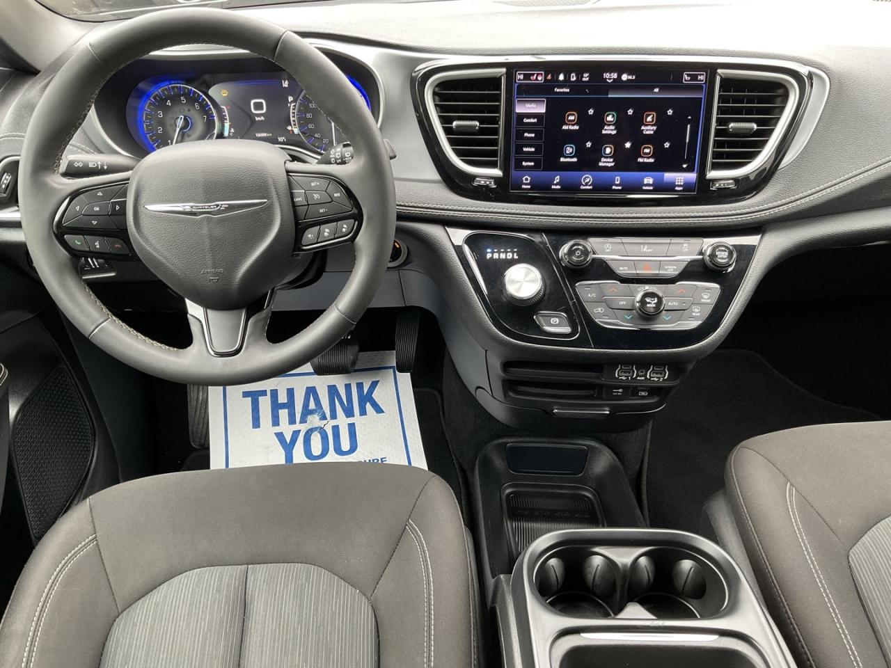 2022 Chrysler Pacifica Touring - CAR PLAY! BACK-UP CAM! BSM! 7 PASS! Photo