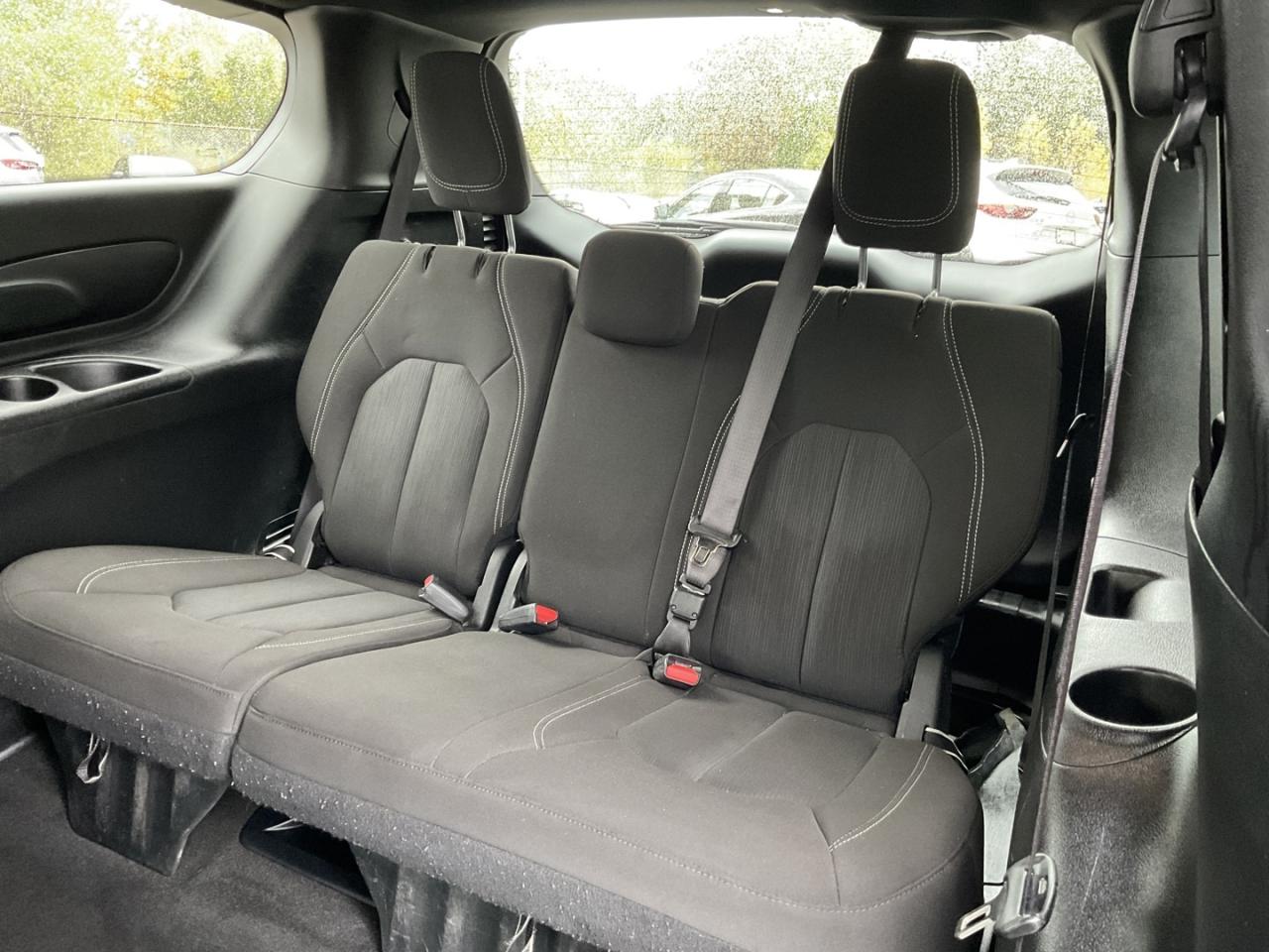 2022 Chrysler Pacifica Touring - CAR PLAY! BACK-UP CAM! BSM! 7 PASS! Photo