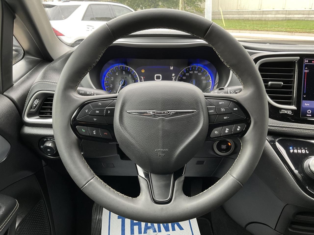 2022 Chrysler Pacifica Touring - CAR PLAY! BACK-UP CAM! BSM! 7 PASS! Photo