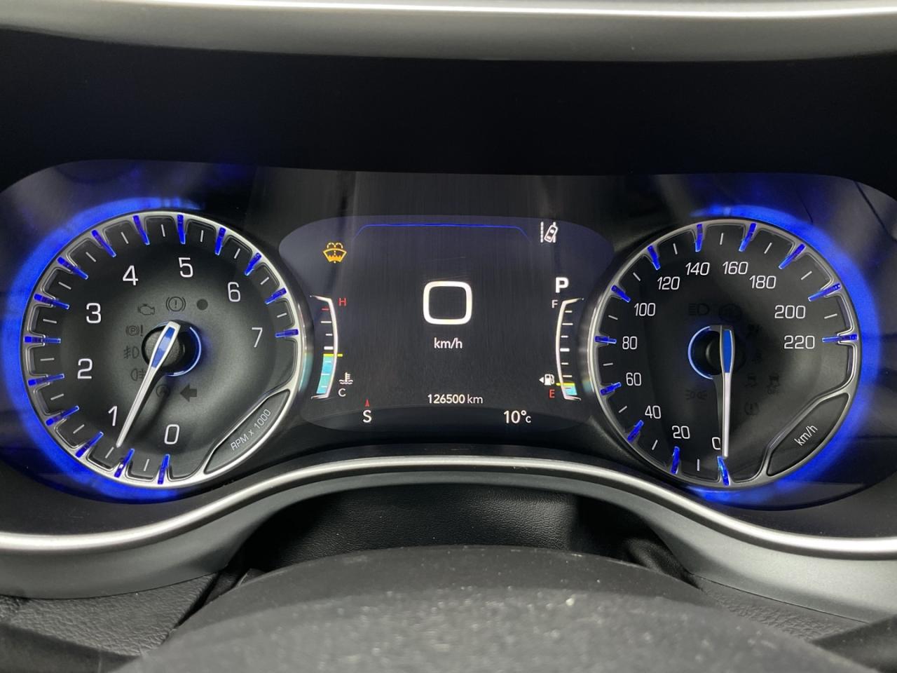 2022 Chrysler Pacifica Touring - CAR PLAY! BACK-UP CAM! BSM! 7 PASS! Photo