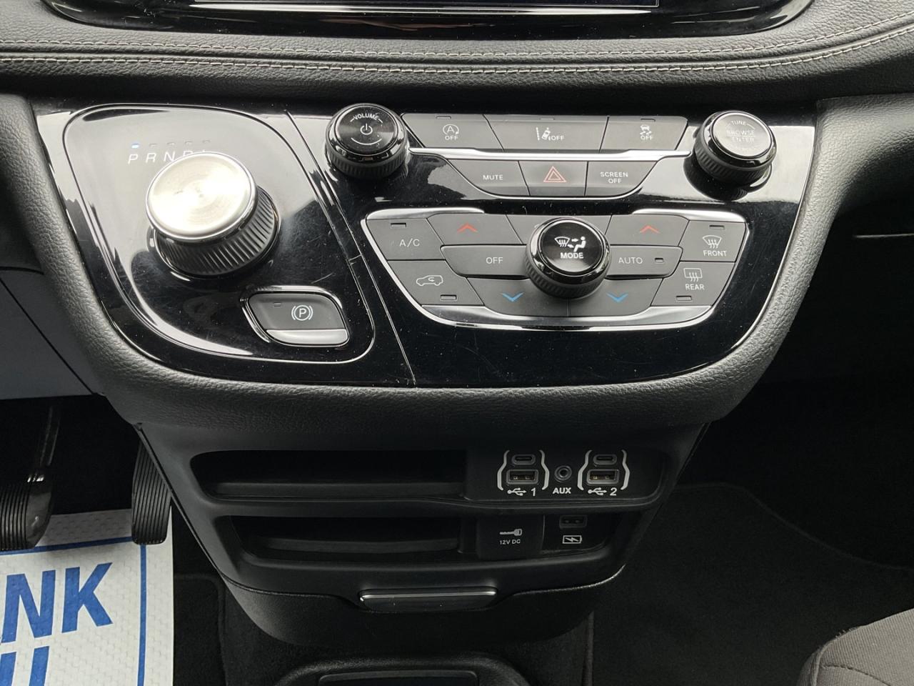 2022 Chrysler Pacifica Touring - CAR PLAY! BACK-UP CAM! BSM! 7 PASS! Photo