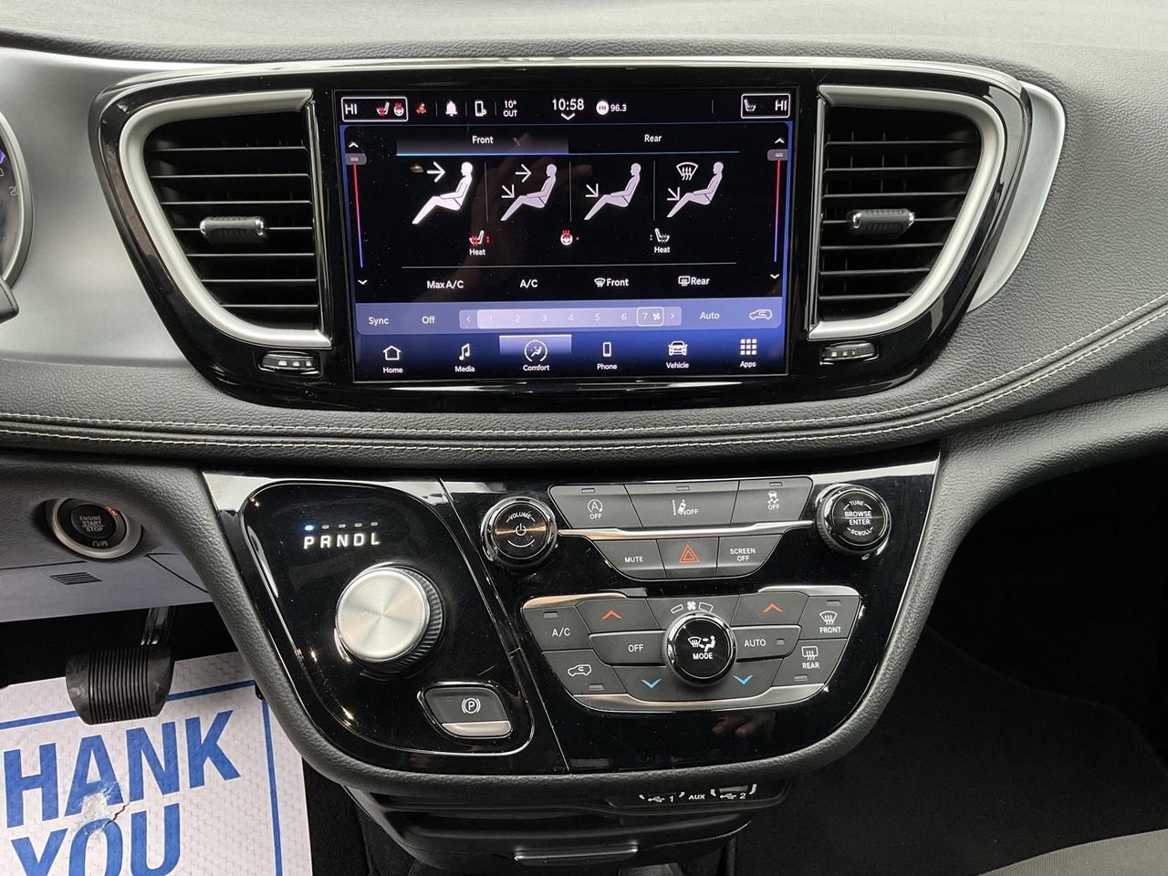 2022 Chrysler Pacifica Touring - CAR PLAY! BACK-UP CAM! BSM! 7 PASS! Photo