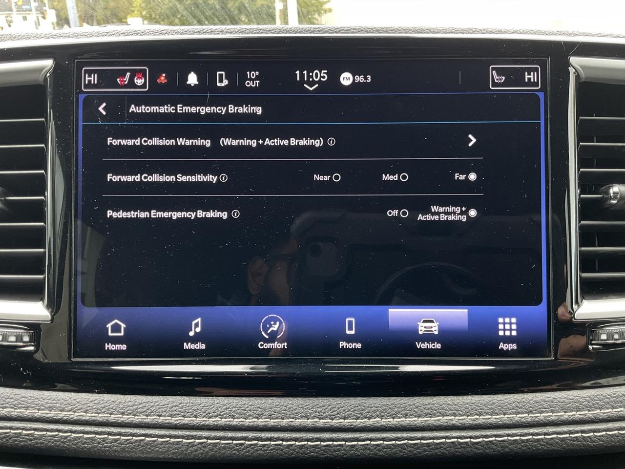 2022 Chrysler Pacifica Touring - CAR PLAY! BACK-UP CAM! BSM! 7 PASS! Photo