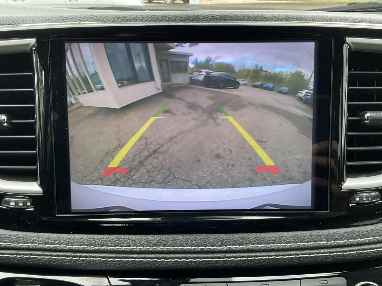 2022 Chrysler Pacifica Touring - CAR PLAY! BACK-UP CAM! BSM! 7 PASS! Photo