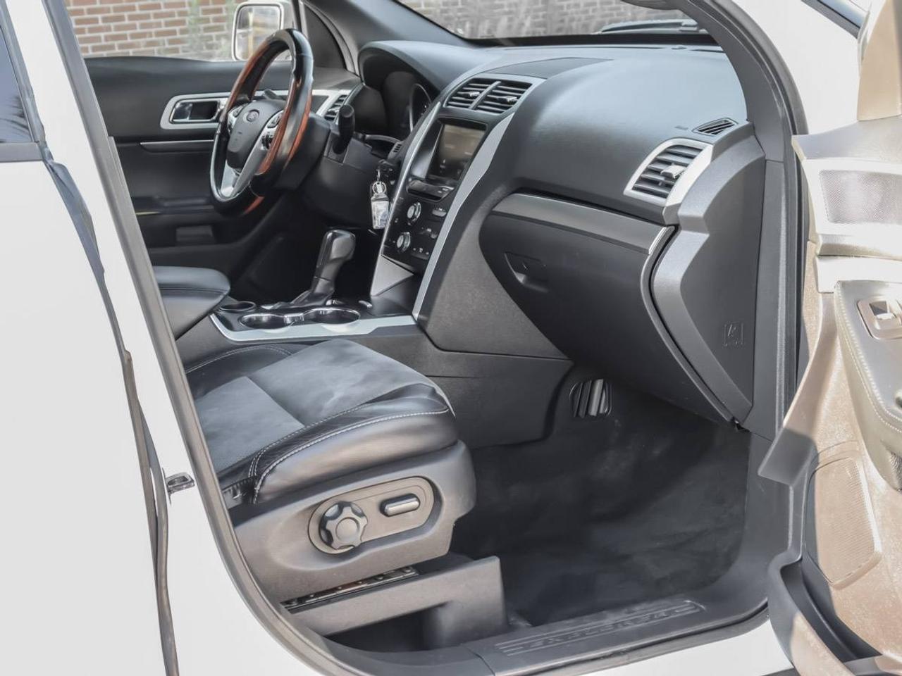 2015 Ford Explorer FWD XLT Photo