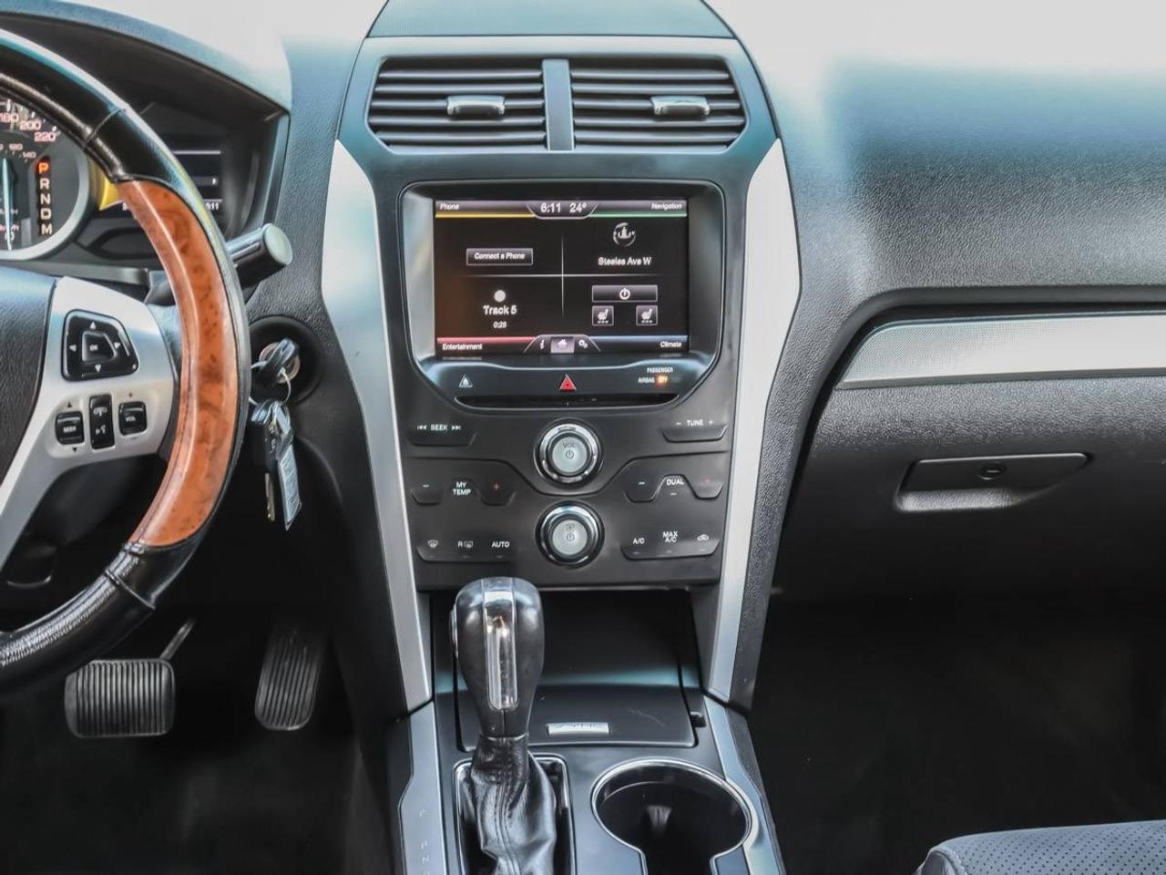 2015 Ford Explorer FWD XLT Photo