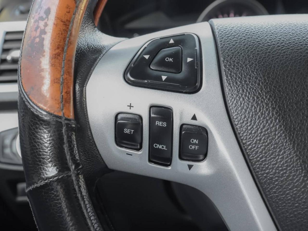 2015 Ford Explorer FWD XLT Photo