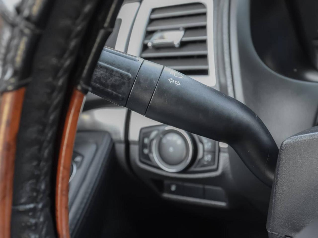 2015 Ford Explorer FWD XLT Photo