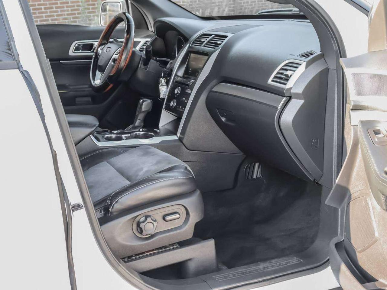 2015 Ford Explorer FWD XLT Photo