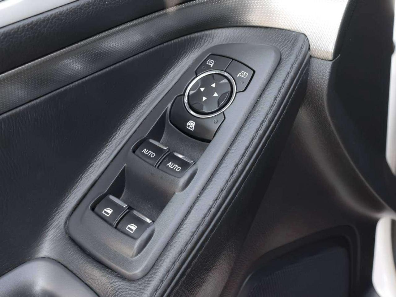 2015 Ford Explorer FWD XLT Photo