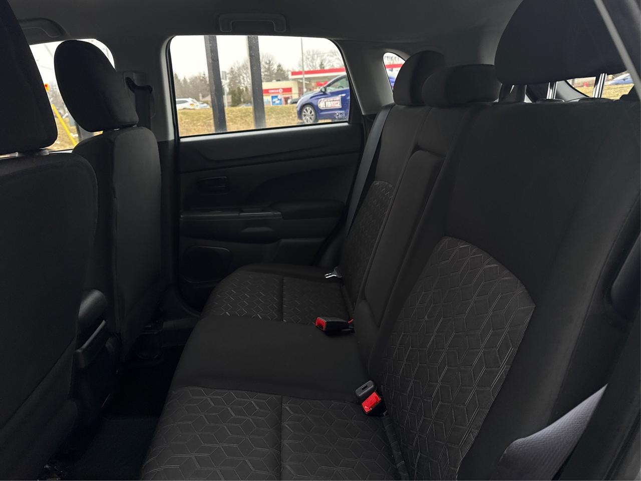 2024 Mitsubishi RVR AWD HEATED SEATS MINT WE FINANCE ALL CREDIT! Photo