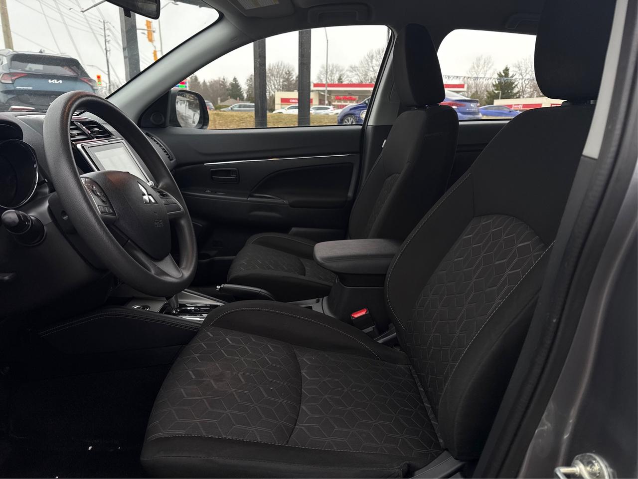 2024 Mitsubishi RVR AWD HEATED SEATS MINT WE FINANCE ALL CREDIT! Photo