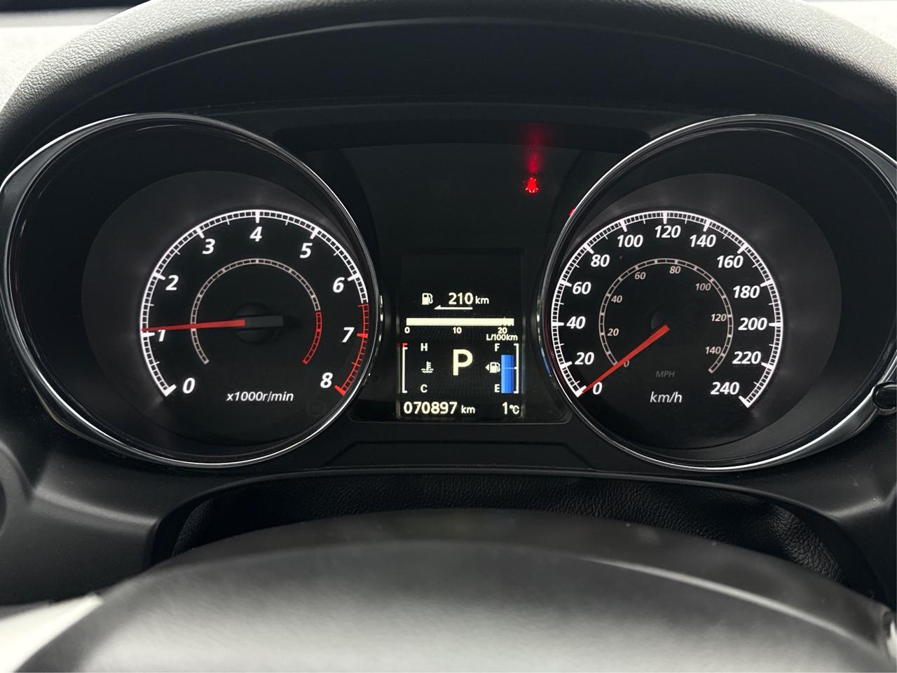 2024 Mitsubishi RVR AWD HEATED SEATS MINT WE FINANCE ALL CREDIT! Photo