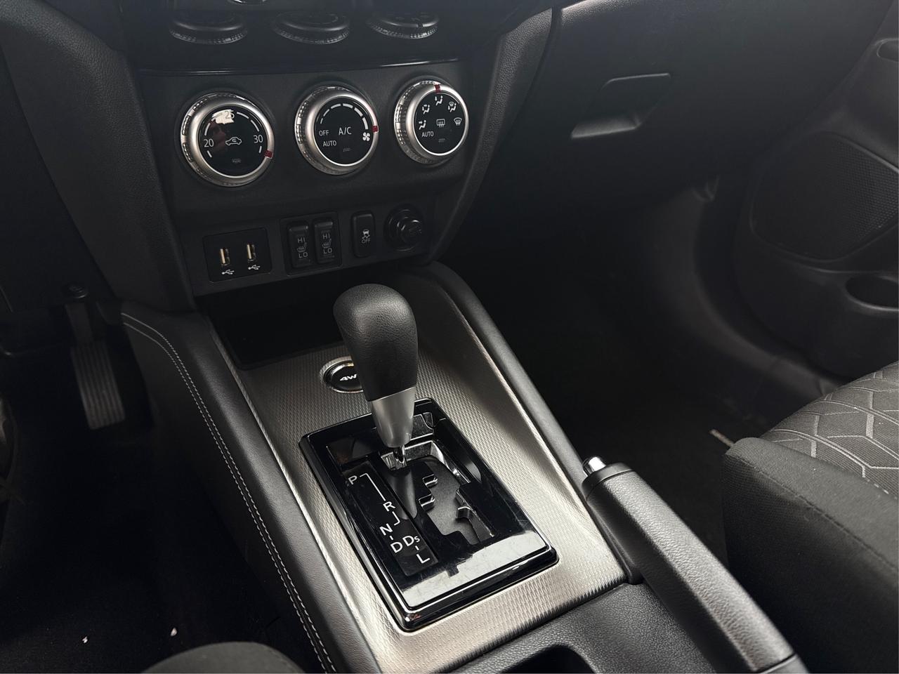 2024 Mitsubishi RVR AWD HEATED SEATS MINT WE FINANCE ALL CREDIT! Photo