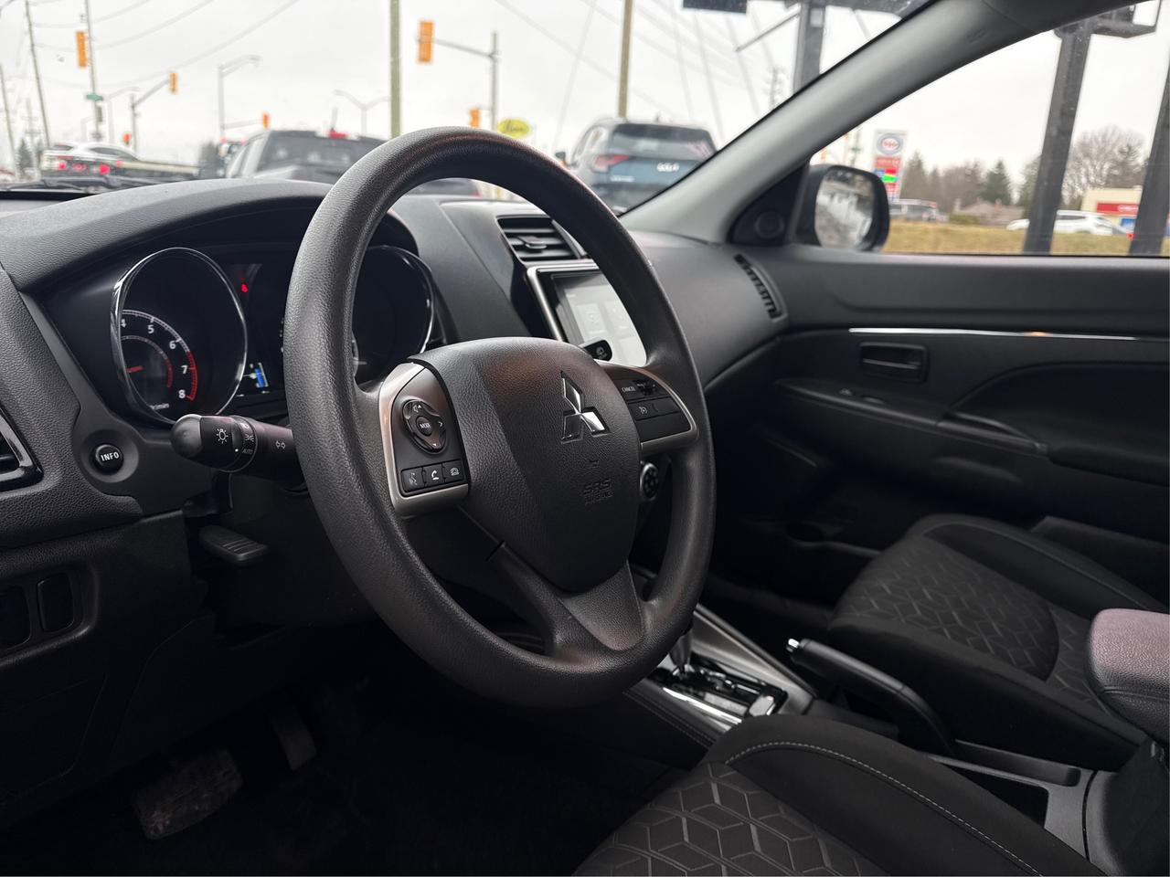 2024 Mitsubishi RVR AWD HEATED SEATS MINT WE FINANCE ALL CREDIT! Photo