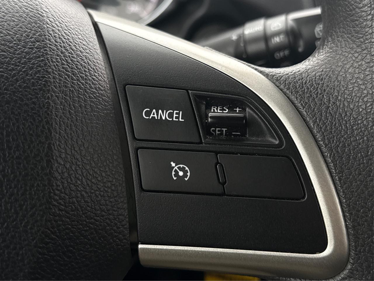 2024 Mitsubishi RVR AWD HEATED SEATS MINT WE FINANCE ALL CREDIT! Photo