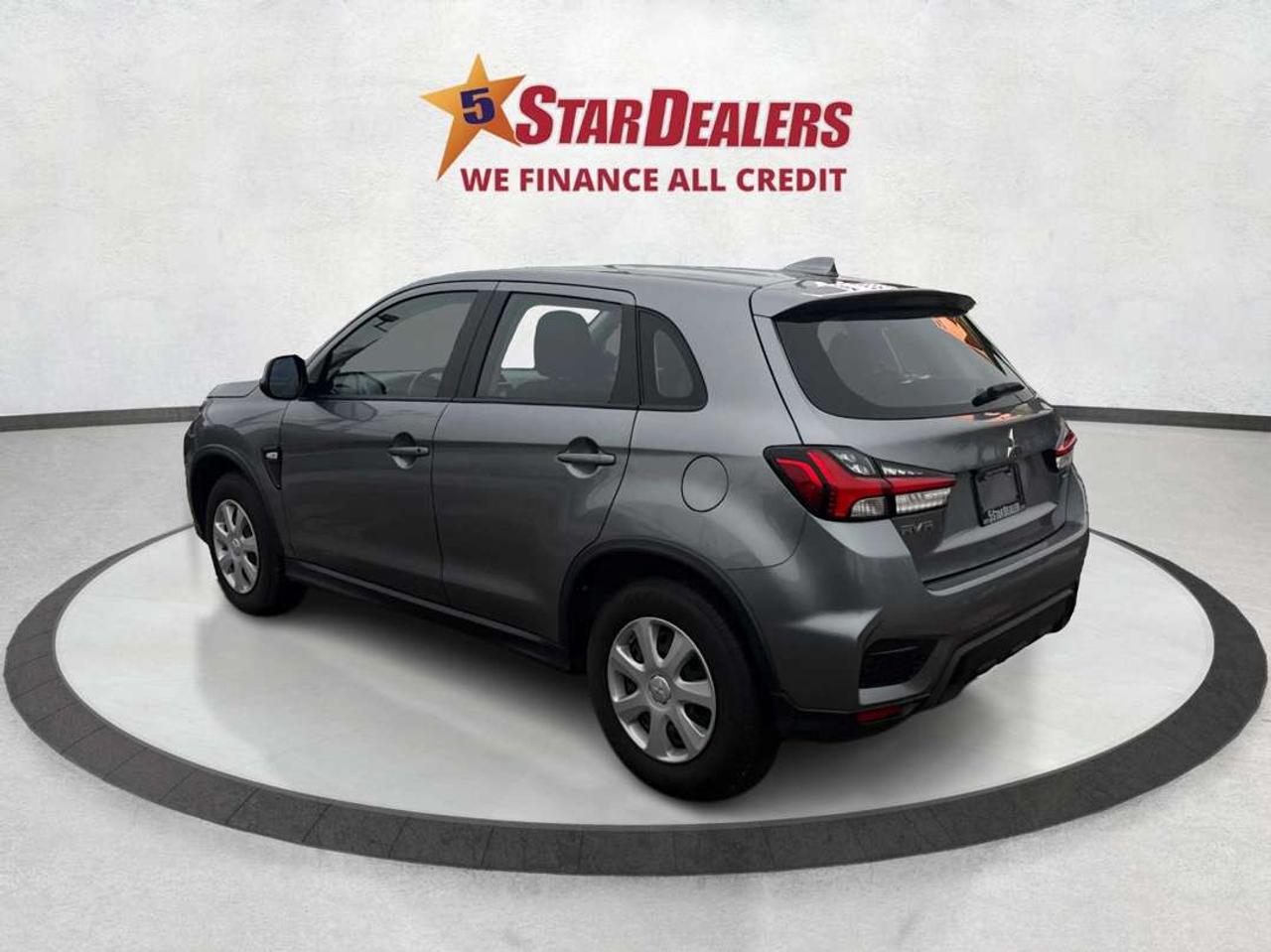 2024 Mitsubishi RVR AWD HEATED SEATS MINT WE FINANCE ALL CREDIT! Photo
