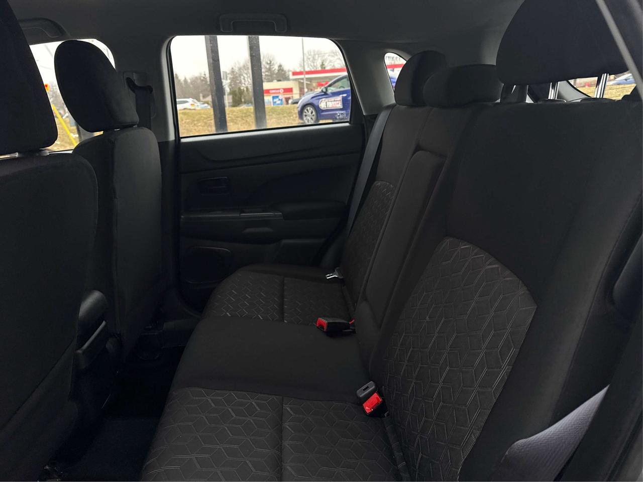 2024 Mitsubishi RVR AWD HEATED SEATS MINT WE FINANCE ALL CREDIT! Photo