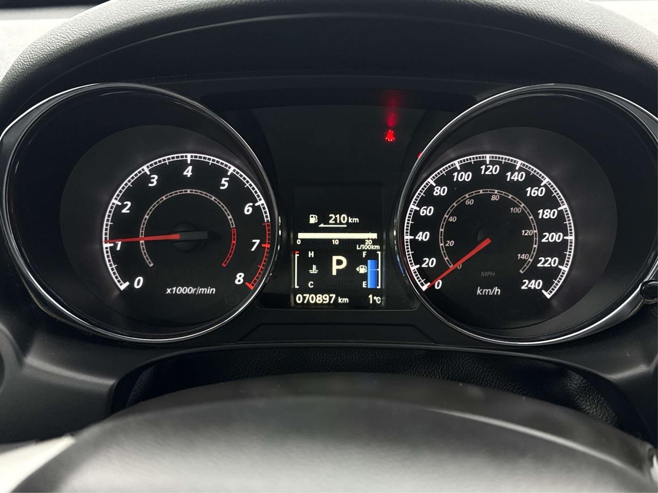 2024 Mitsubishi RVR AWD HEATED SEATS MINT WE FINANCE ALL CREDIT! Photo