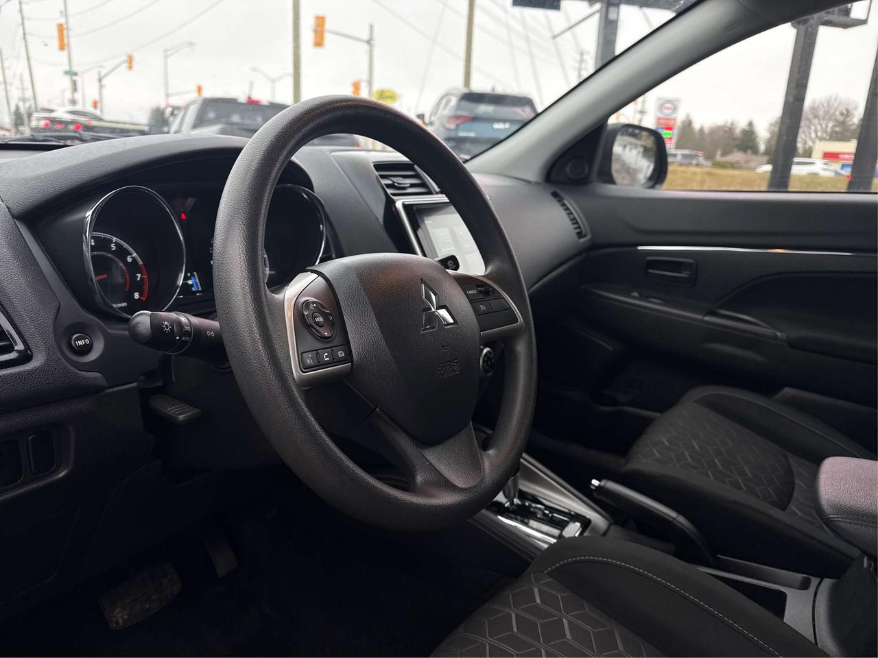 2024 Mitsubishi RVR AWD HEATED SEATS MINT WE FINANCE ALL CREDIT! Photo