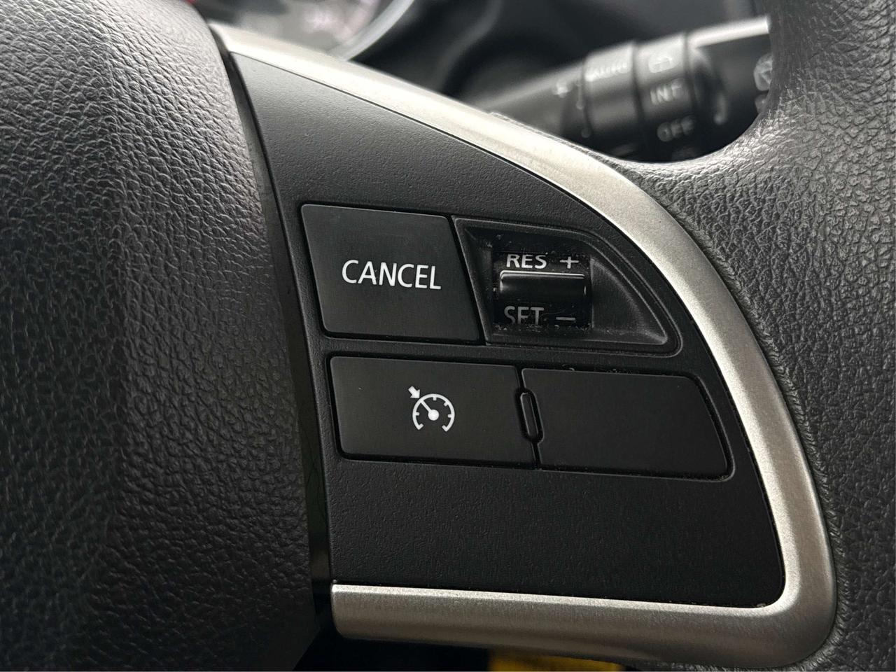 2024 Mitsubishi RVR AWD HEATED SEATS MINT WE FINANCE ALL CREDIT! Photo
