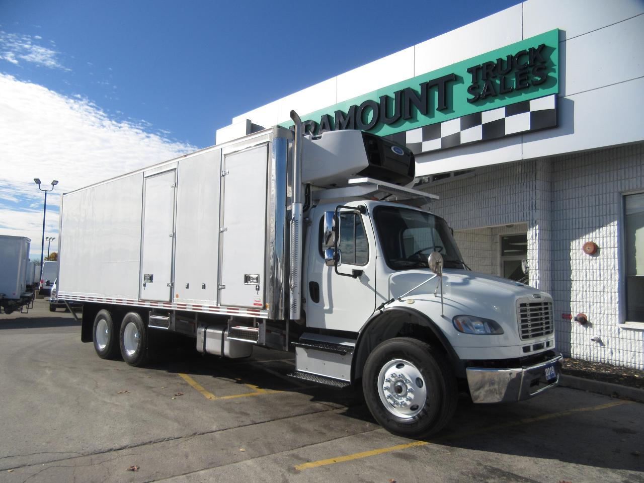 2019 Freightliner M2-106 26FT TANDEM CARRIER SUPRA 950 REEFER SYSTEM Photo