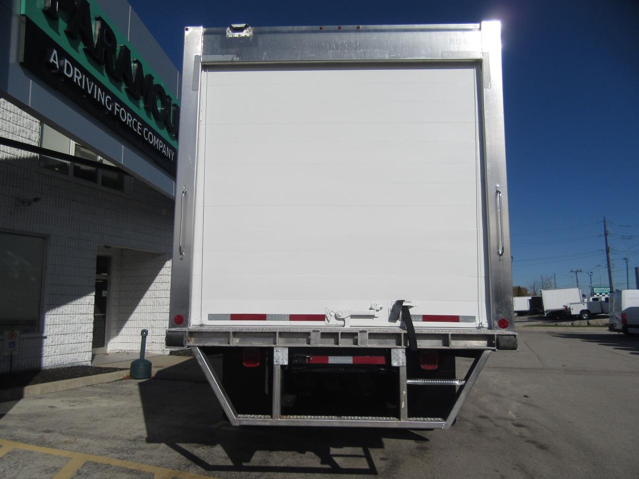 2019 Freightliner M2-106 26FT TANDEM CARRIER SUPRA 950 REEFER SYSTEM Photo4
