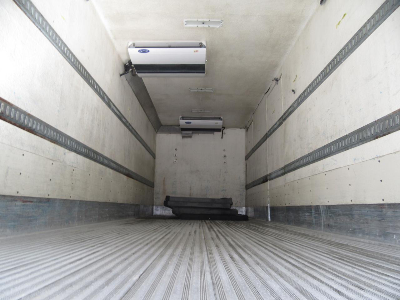 2019 Freightliner M2-106 26FT TANDEM CARRIER SUPRA 950 REEFER SYSTEM Photo